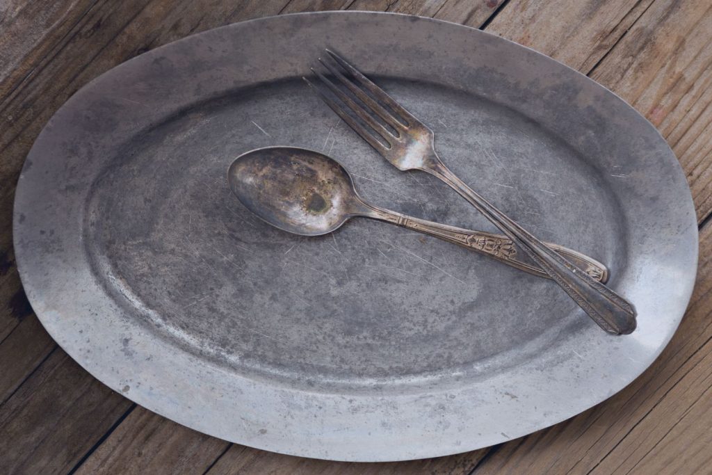 Tarnished silverware, one of the warning signs of Chinese drywall in a home